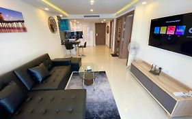 Large Luxury, Pool View, Grand Avenue, Pattaya E202